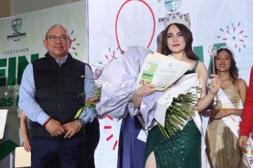 Corona Manuel Vilchis a su Reina de las Fiestas Patrias y Embajadora Turística Zinacantepec 2025